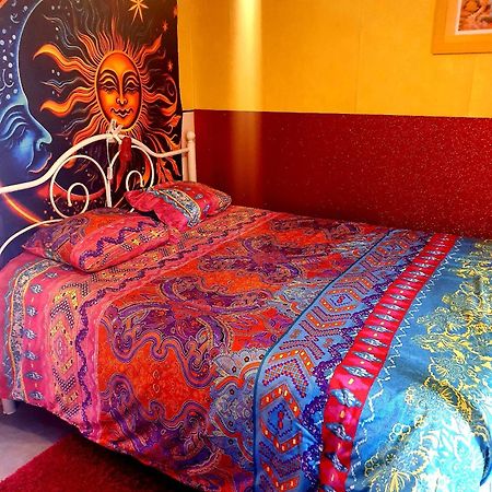 Bed And Breakfast Les Roses Multicolores Du 47 Fumel Εξωτερικό φωτογραφία