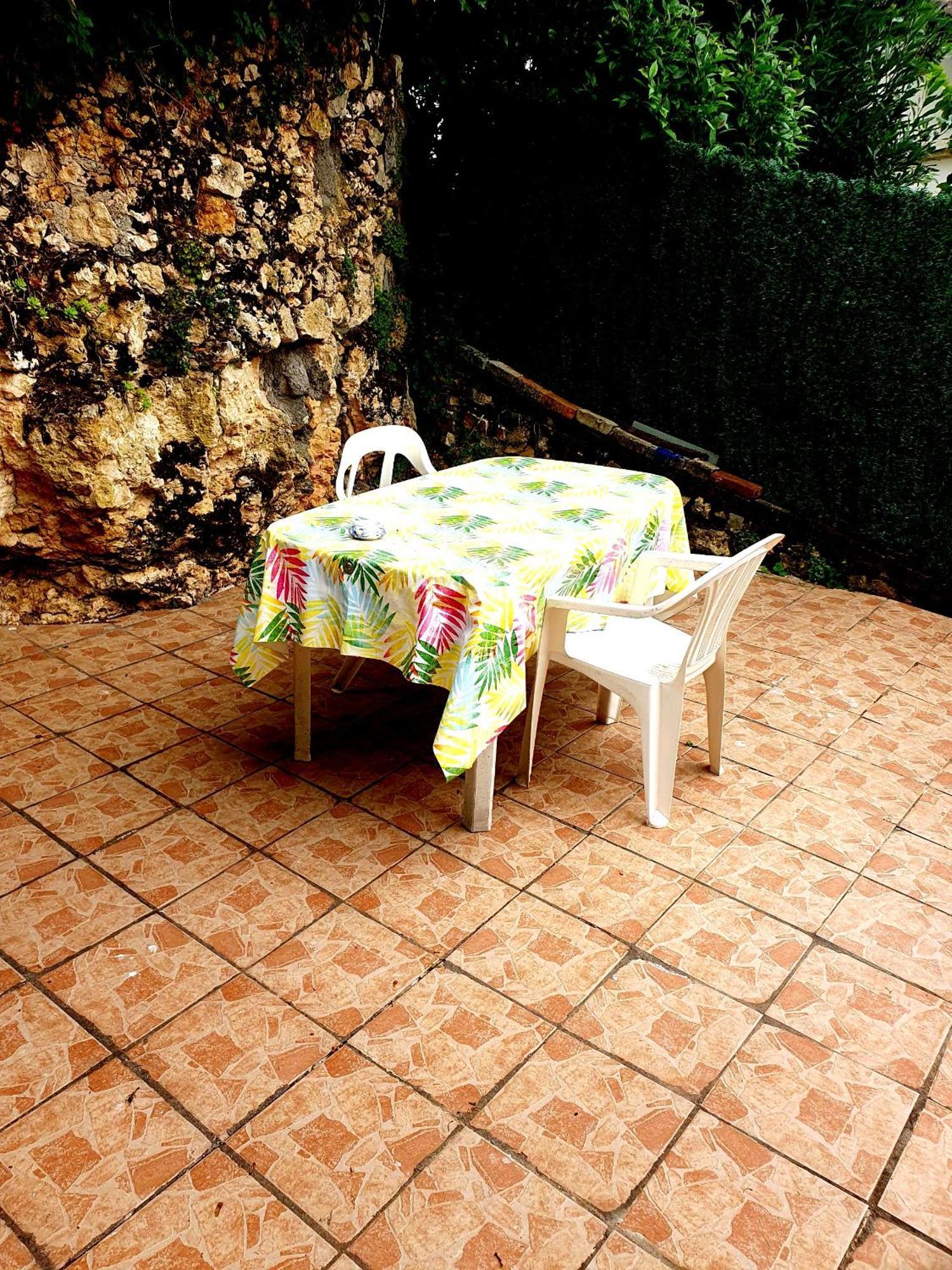 Bed And Breakfast Les Roses Multicolores Du 47 Fumel Εξωτερικό φωτογραφία
